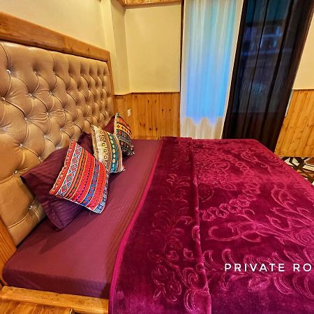 I Love Kasol Hostel & Rooftop Cafe Exterior photo