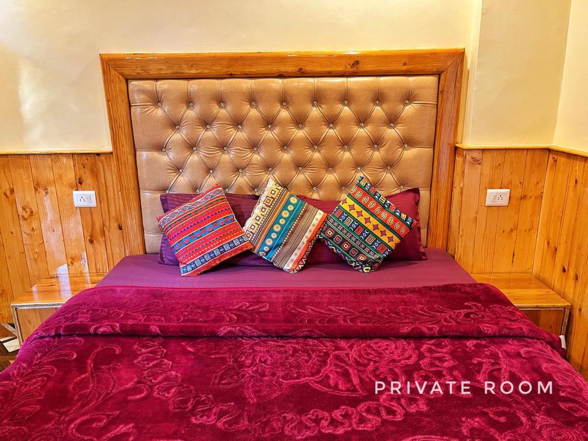 I Love Kasol Hostel & Rooftop Cafe Exterior photo